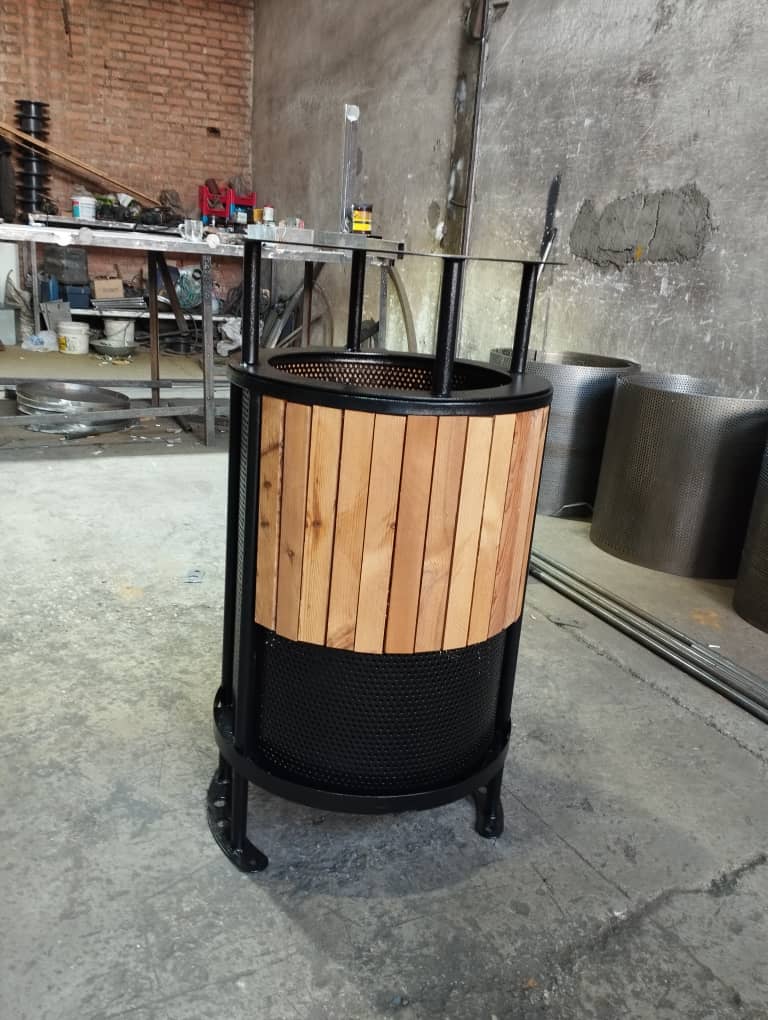 سطل زباله چدنی همراه با چوب ترمو و روکش انتی یو وی