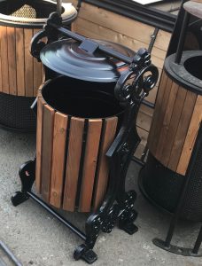 سطل زباله چدنی همراه با چوب ترمو و روکش انتی یو وی